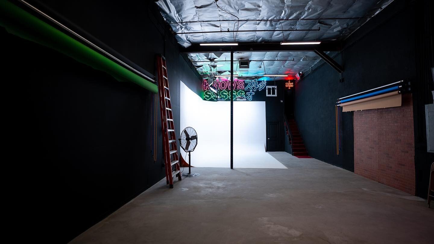 KNOWS STUDIOS 1400 sqft studio space with pre-lit CYC wall North Hollywood